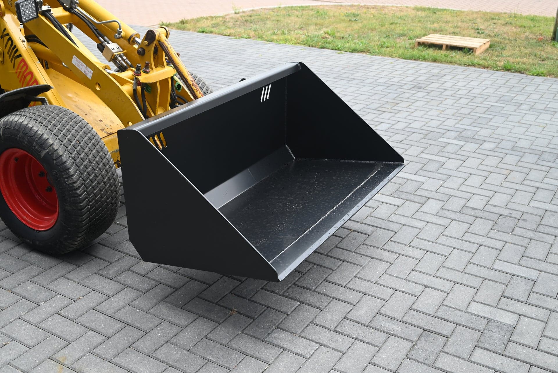 Tegelriek voor mini-shovel en kniklader